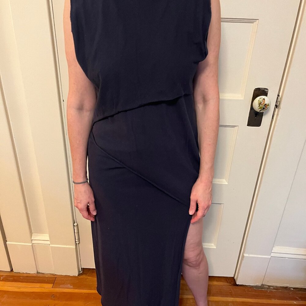 Asymmetrical Oak dress - Picture 2 of 4